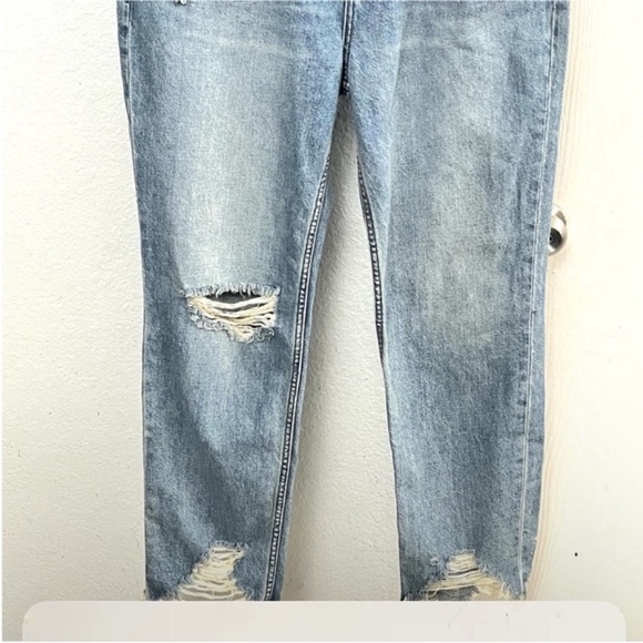 We the Free Mid Rise Indigo Distressed Jeans Size Sz 31 Button Fly - Picture 5 of 9